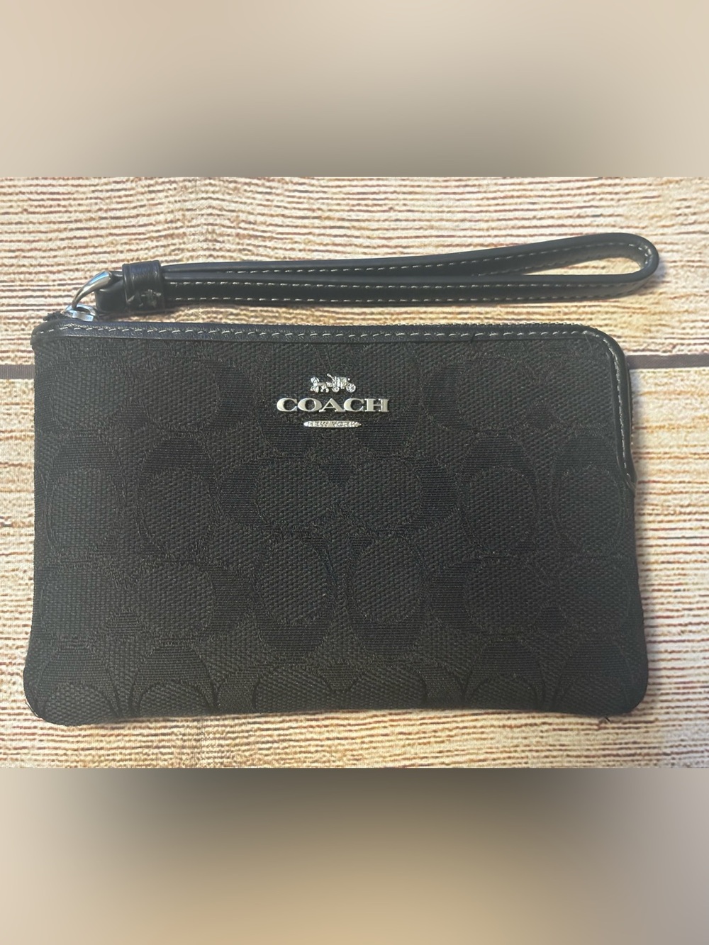 Coach Corner Zip Around Black Signature Logo Zip Wristlet Wallet Strap
